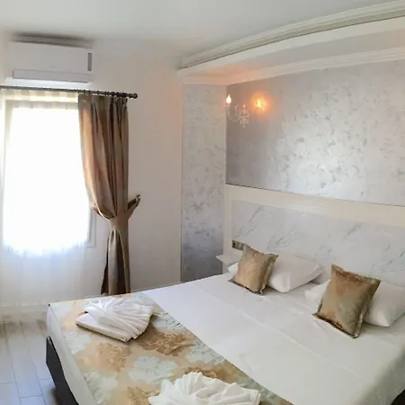 Olivias Group Hotell 3*